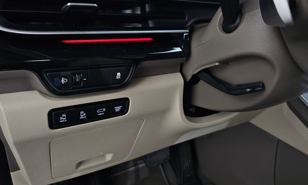 Kia Carnival 9-Seater Hi Limousine, 2024