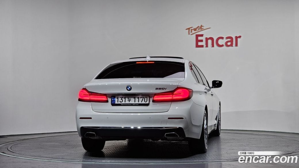 BMW 5-Series 520i Luxury, 2023
