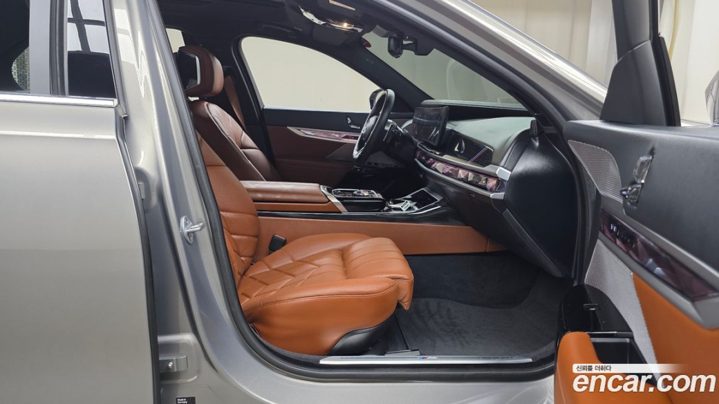 BMW 7-Series 740i xDrive M Sport, 2025