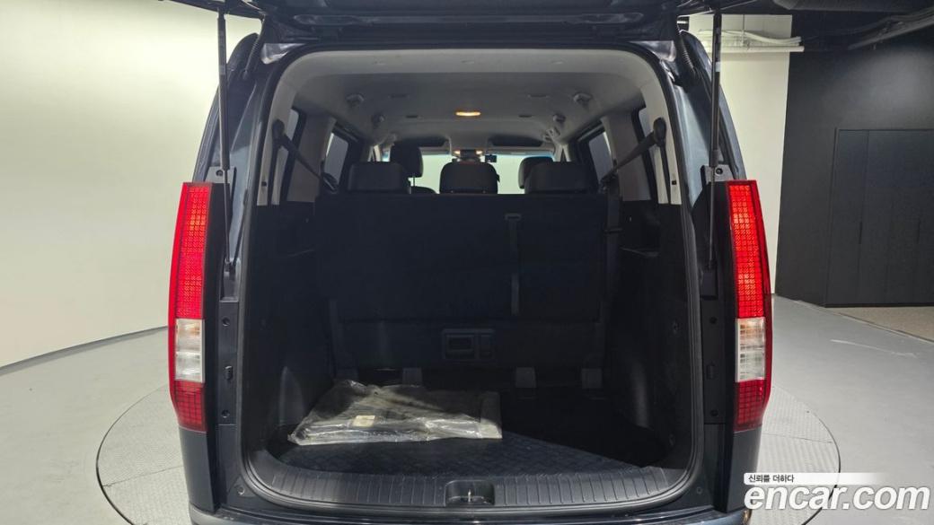 Hyundai Staria 4WD Tourer 9-Seater, 2023
