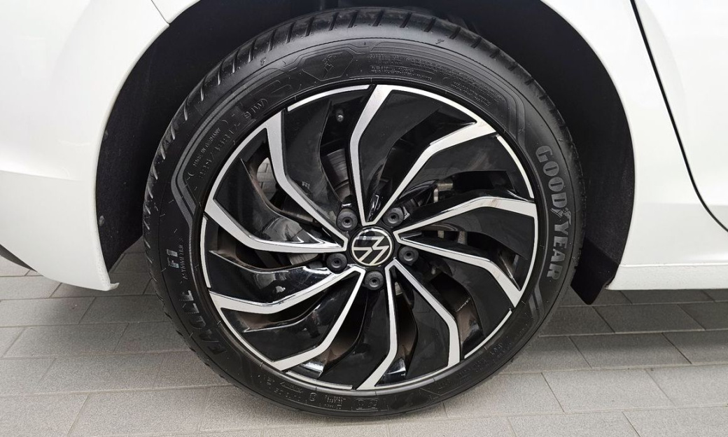 Volkswagen Golf 2.0 TDI Prestige, 2024