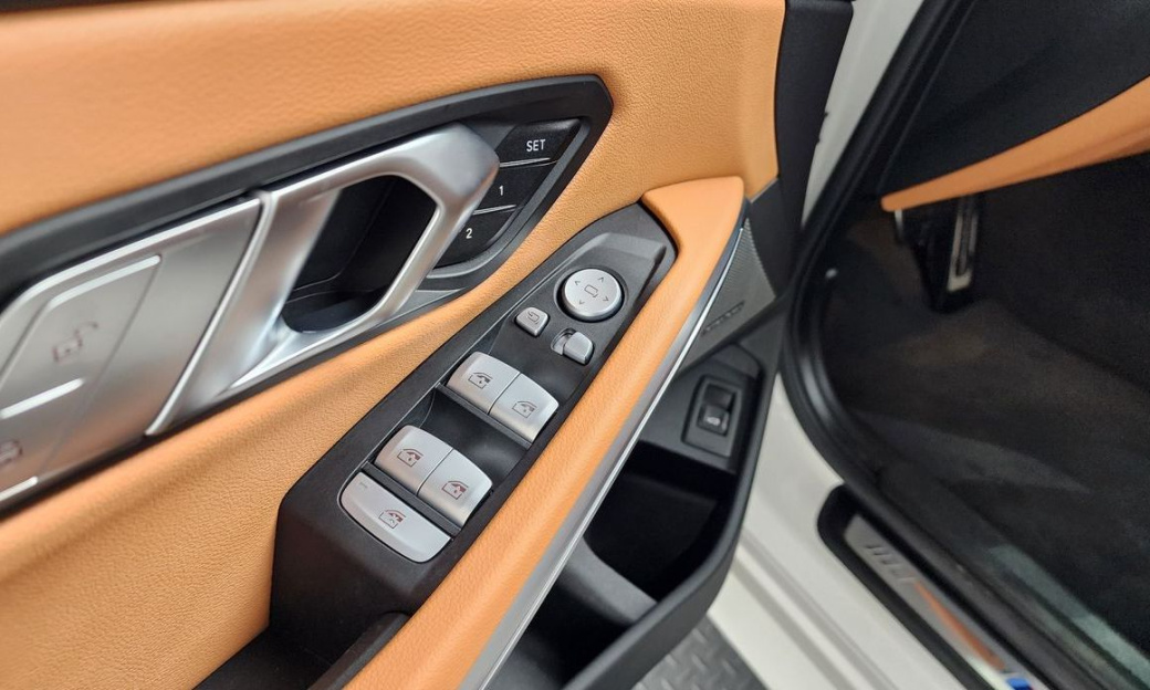 BMW 3-Series 320i M Sport, 2024
