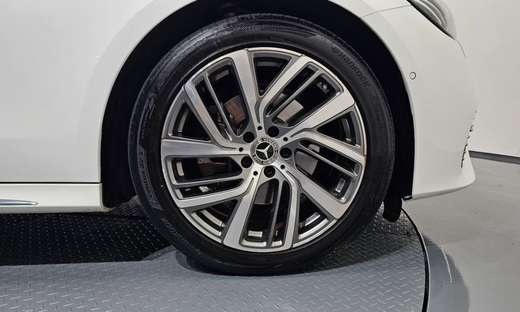 Mercedes-Benz E-Class E220d 4MATIC Exclusive, 2024