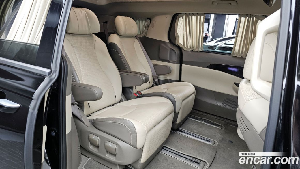 Kia Carnival 7-Seater Hi-Limousine, 2023