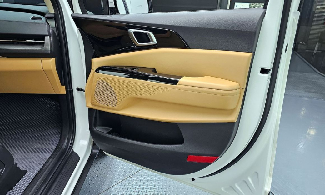 Kia Carnival 9-Seater Noblesse, 2023