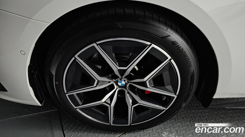 BMW 5-Series 520i M Sport, 2025