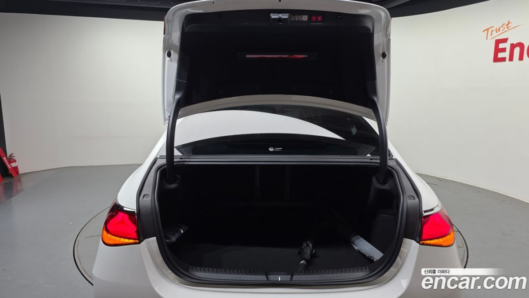 Mercedes-Benz E-Class E200 AMG Line, 2026