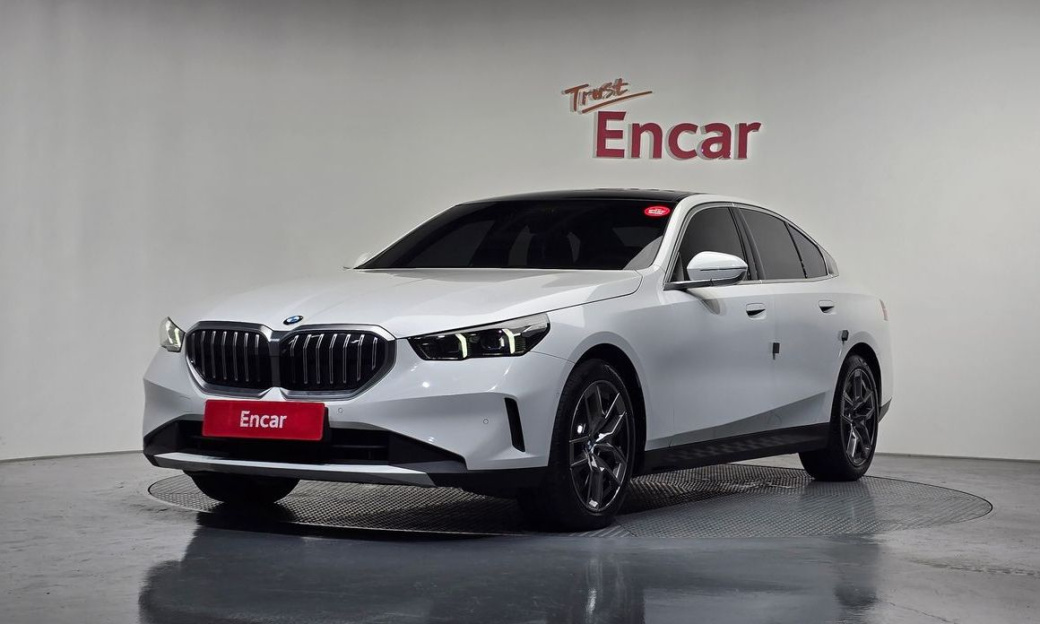 BMW 5-Series 520i, 2024