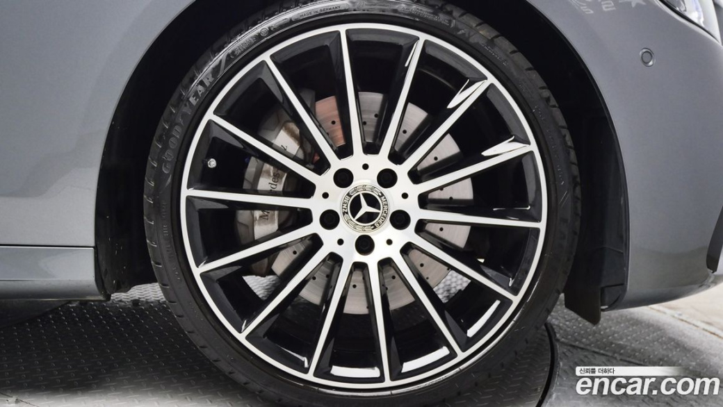 Mercedes-Benz E-Class E350 4MATIC AMG Line, 2023