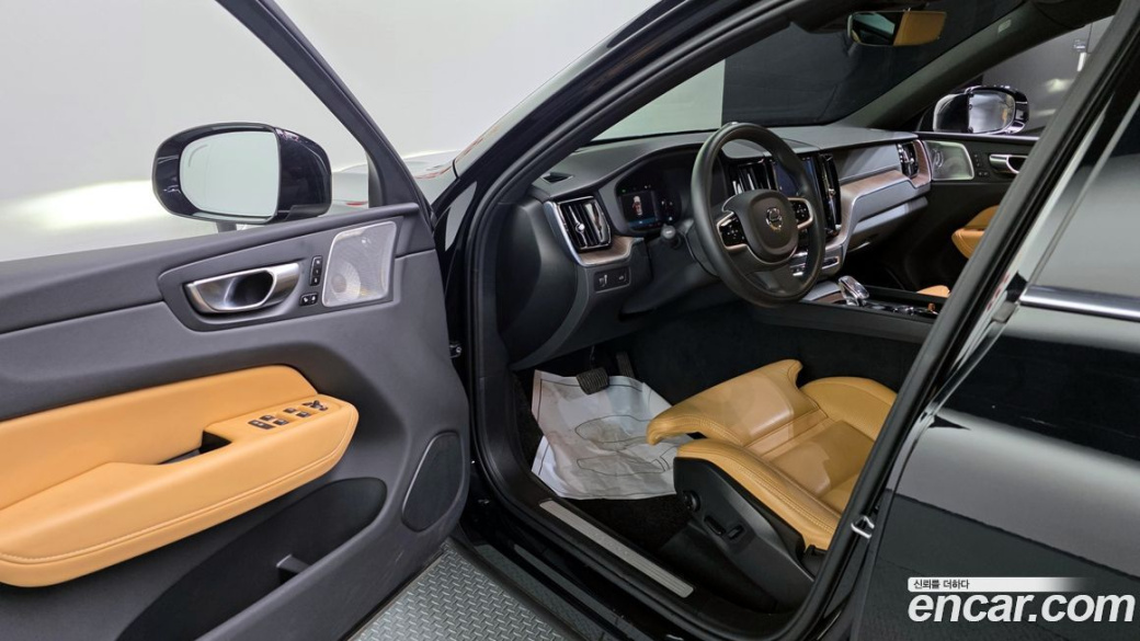 Volvo XC60 B5 Inscription, 2022