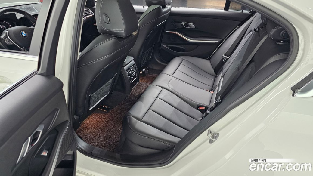 BMW 3-Series 320i, 2022