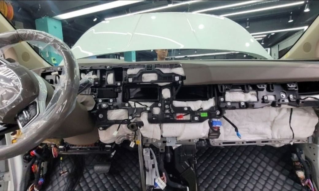 Kia Carnival 7-Seater Signature, 2024