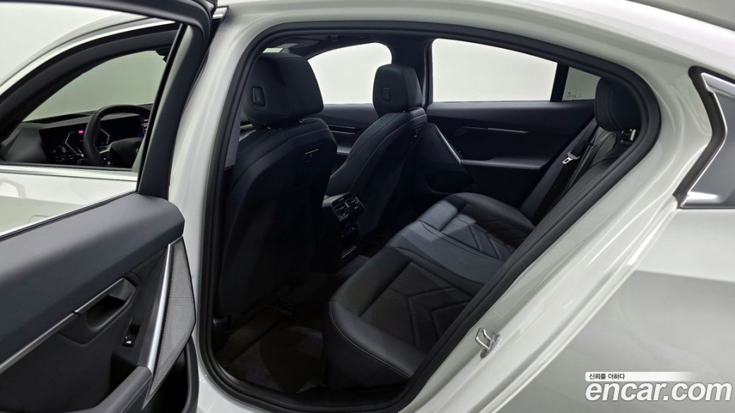 BMW 5-Series 520i, 2024