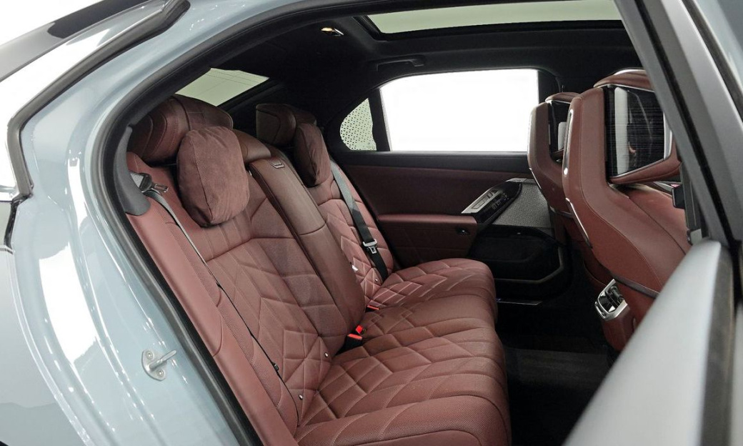 BMW 7-Series 740d xDrive M Sport, 2025