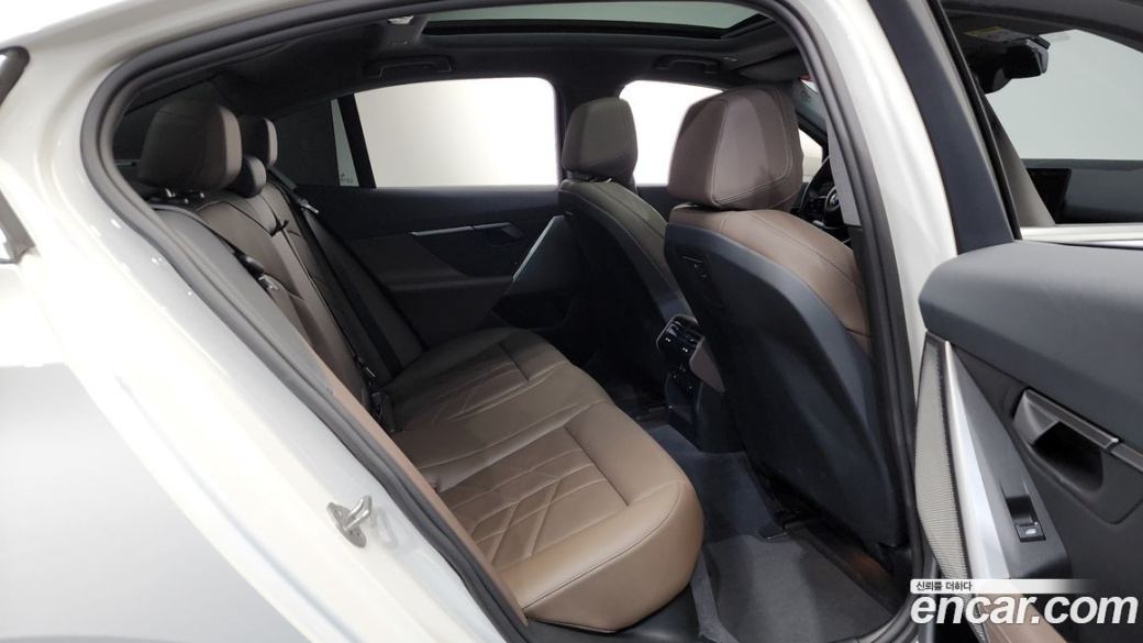 BMW 5-Series 520i, 2024