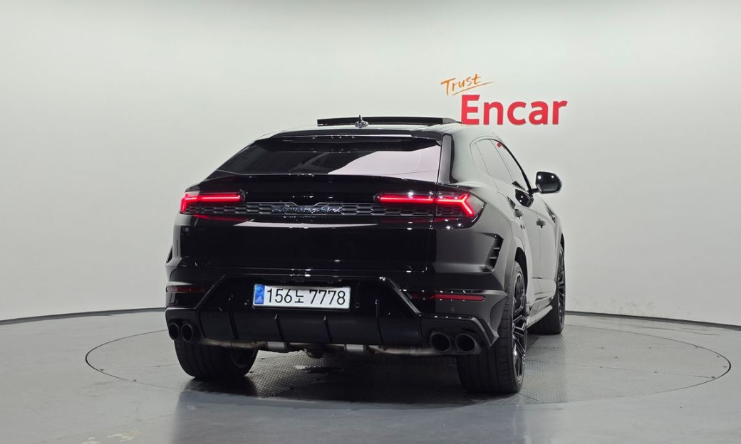 Lamborghini Urus 4.0 V8 SE, 2025