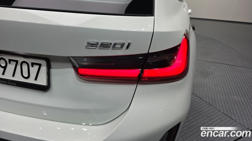 BMW 3-Series 320i Touring M Sports, 2023