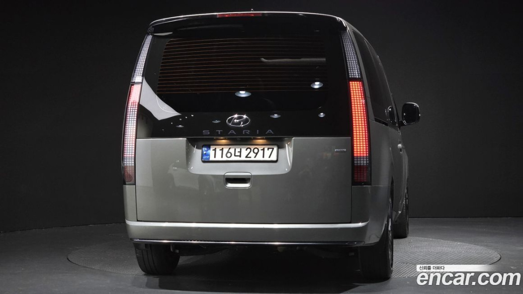 Hyundai Staria 4WD Lounge 7-Seater, 2023