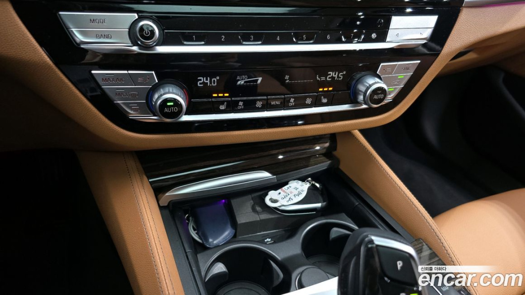 BMW 5-Series 520i Luxury, 2023