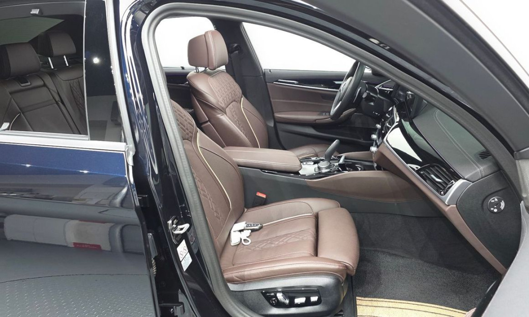 BMW 5-Series 530i xDrive M Sport Package, 2023