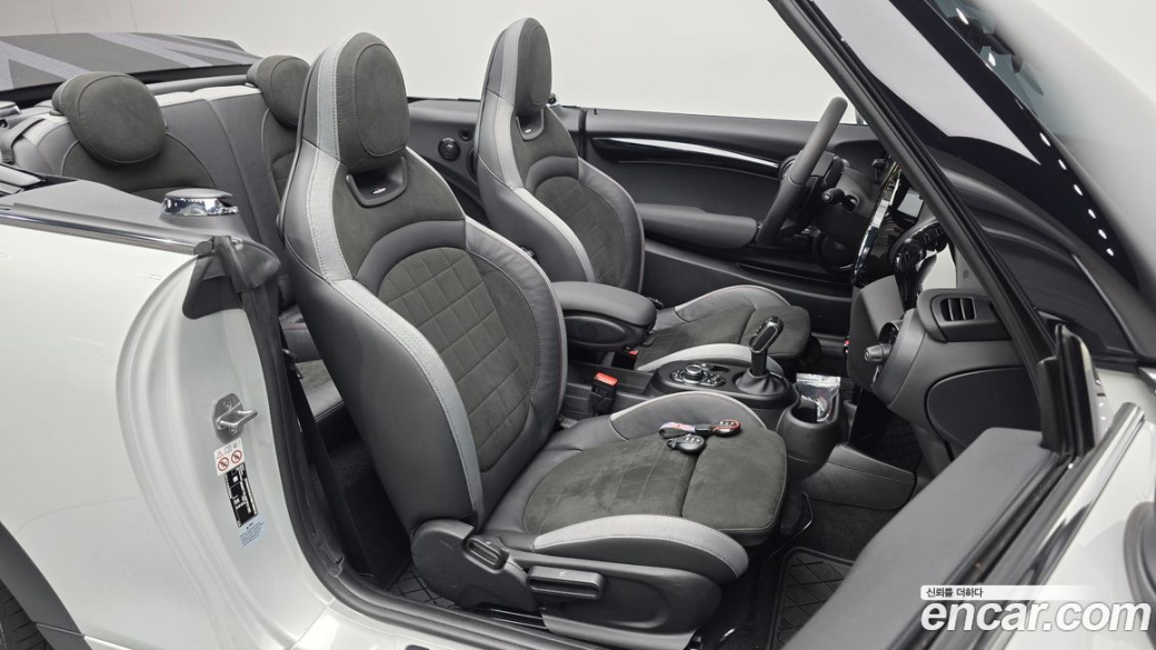 Mini Cooper Convertible JCW, 2023