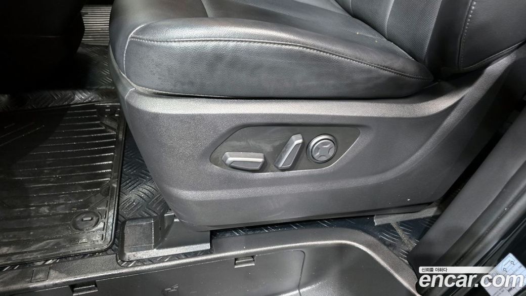 Hyundai Staria Cargo 5-Seater, 2025