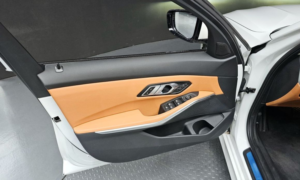 BMW 3-Series 320i, 2023
