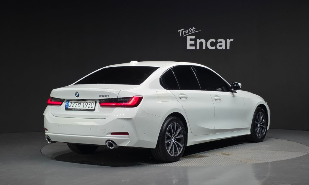 BMW 3-Series 320i, 2023