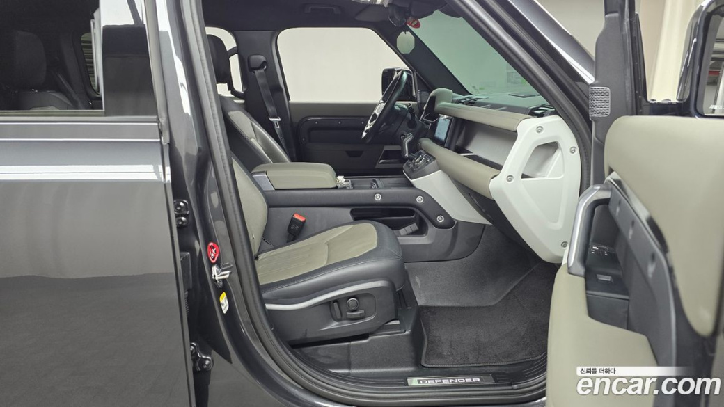 Land Rover Defender 110 P300 X-Dynamic SE, 2022