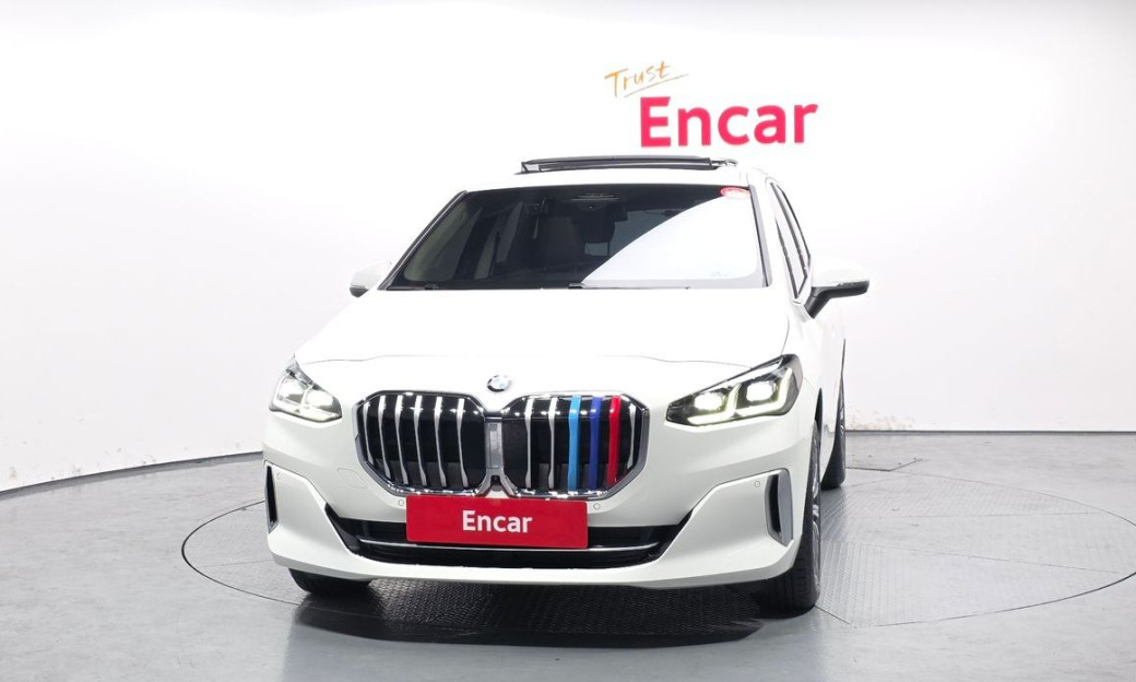 BMW 2-Series 220i Luxury, 2025