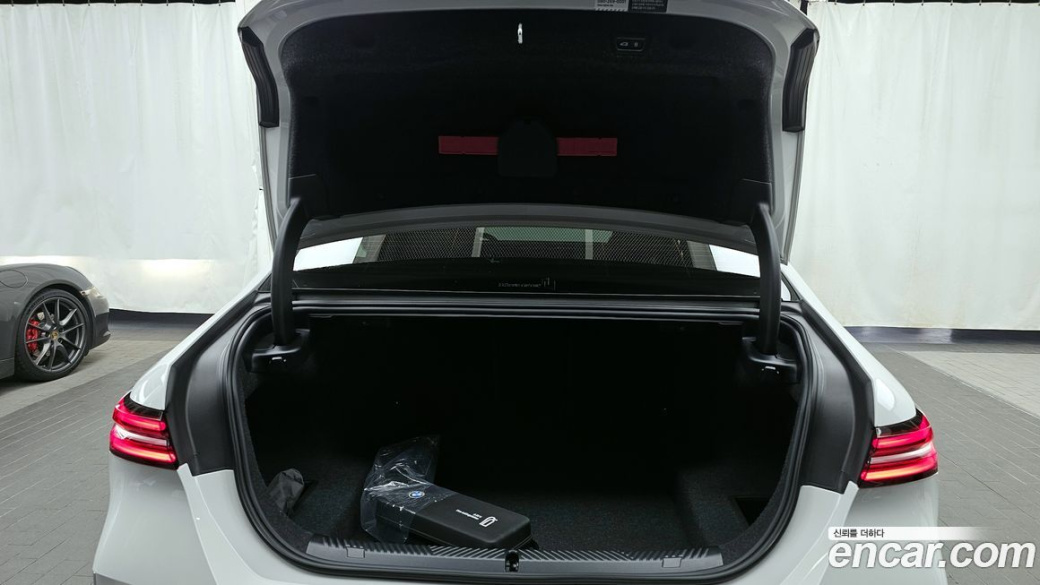 BMW 5-Series 520i, 2026