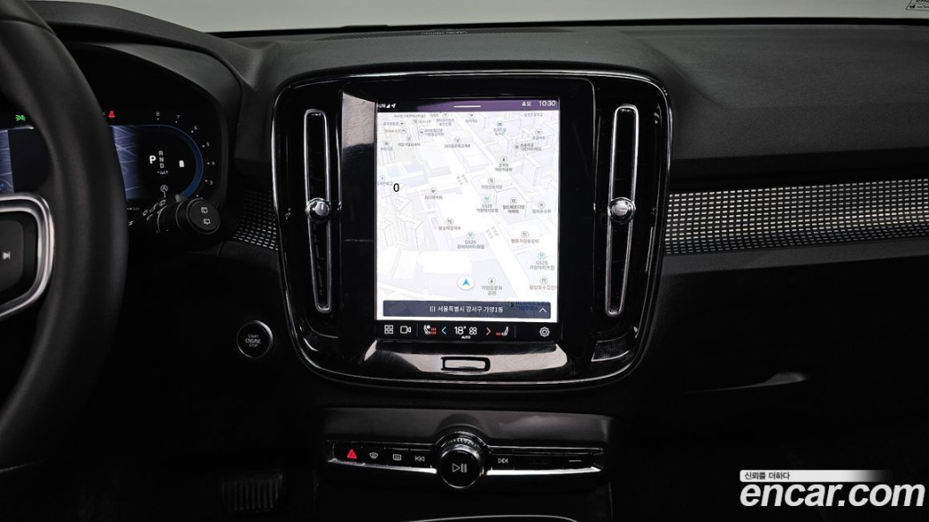 Volvo XC40 B4 Black Edition, 2025