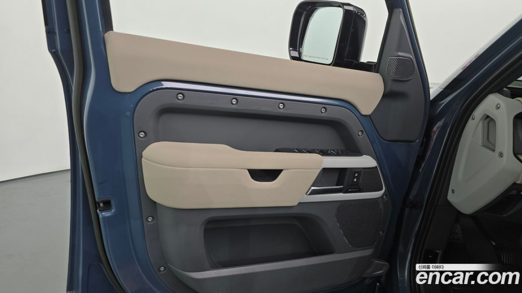 Land Rover Defender 110 D250 SE, 2023