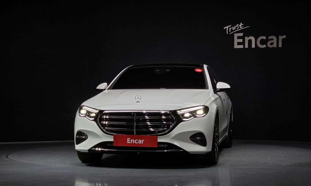 Mercedes-Benz E-Class E300 4MATIC Exclusive, 2025