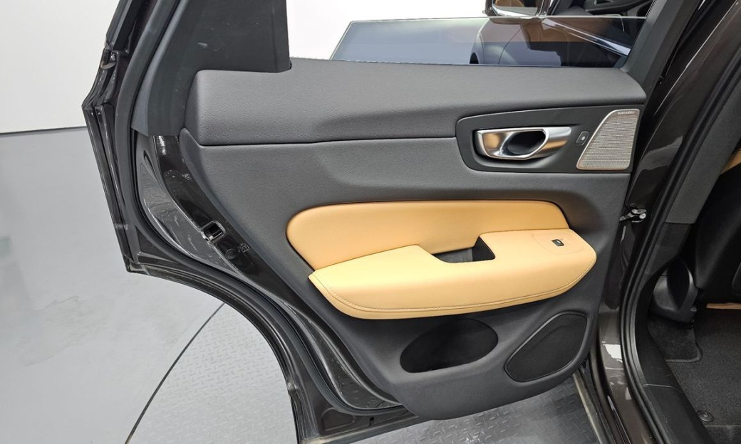Volvo XC60 B5 Ultimate Bright, 2024