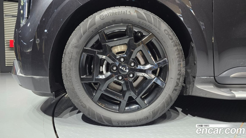 Kia Carnival 7-Seater Gravity, 2024
