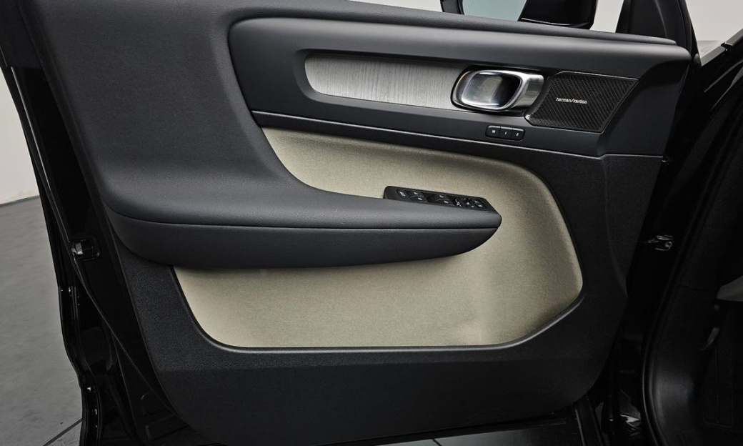Volvo XC40 B4 Ultra Bright, 2025
