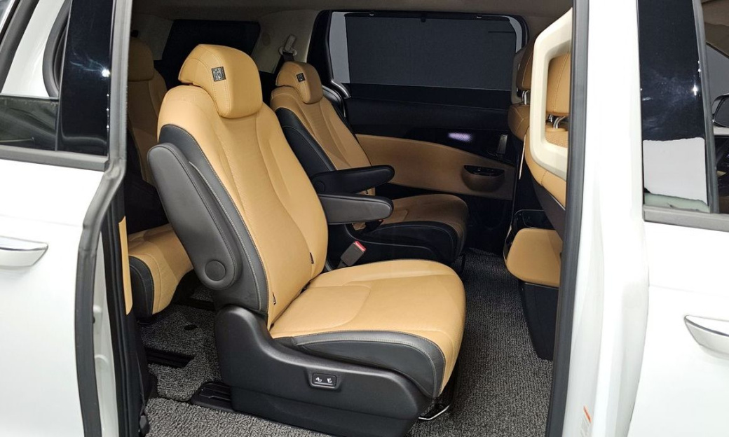Kia Carnival 9-Seater Signature, 2023