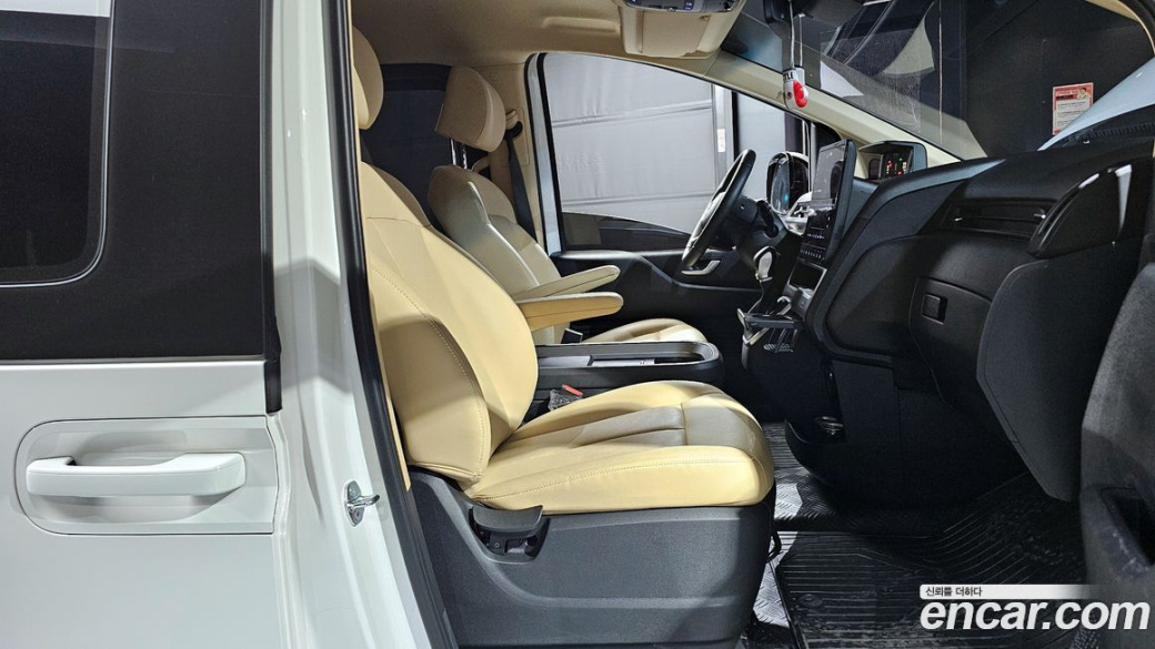 Hyundai Staria Cargo 5-Seater, 2025