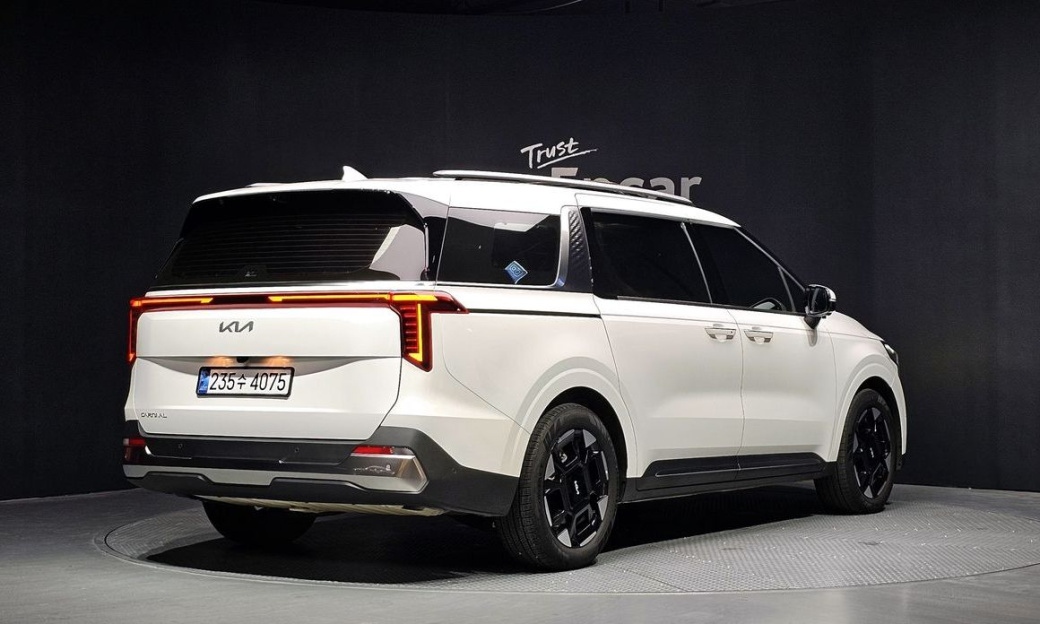 Kia Carnival 9-Seater Signature, 2025
