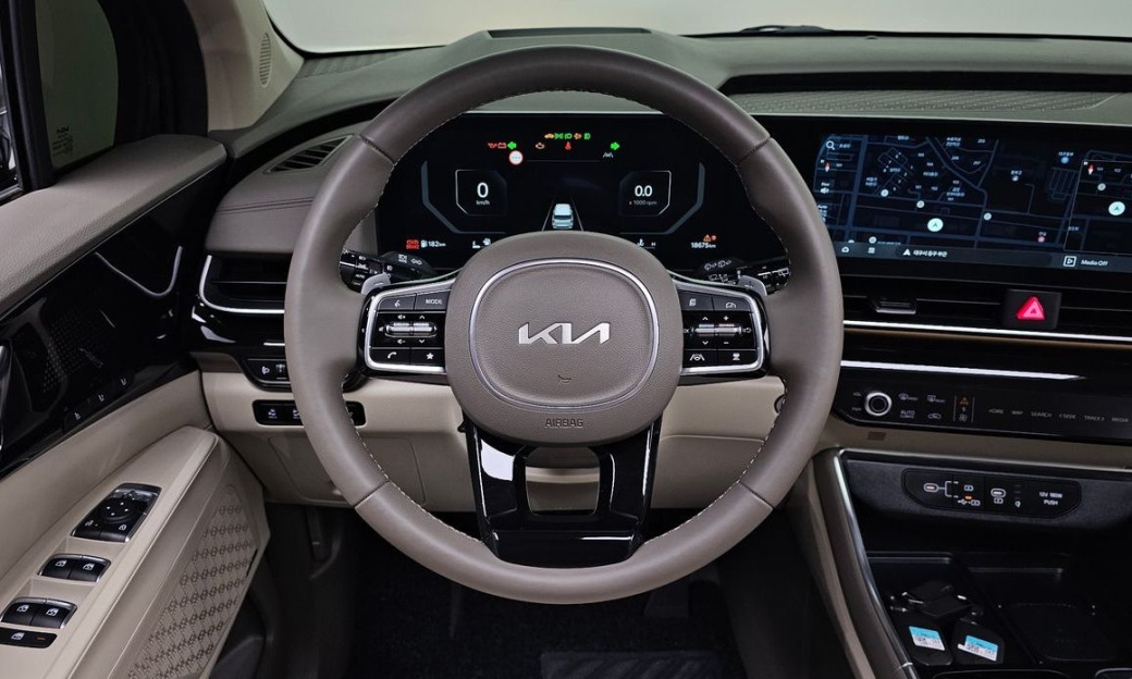 Kia Carnival 7-Seater Gravity, 2024