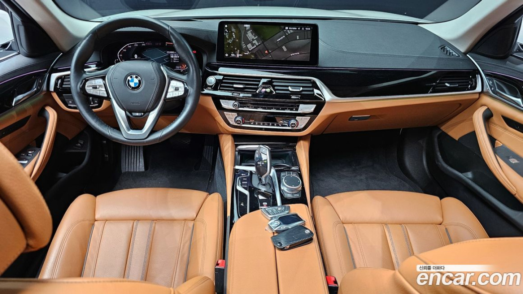 BMW 5-Series 520i Luxury, 2022