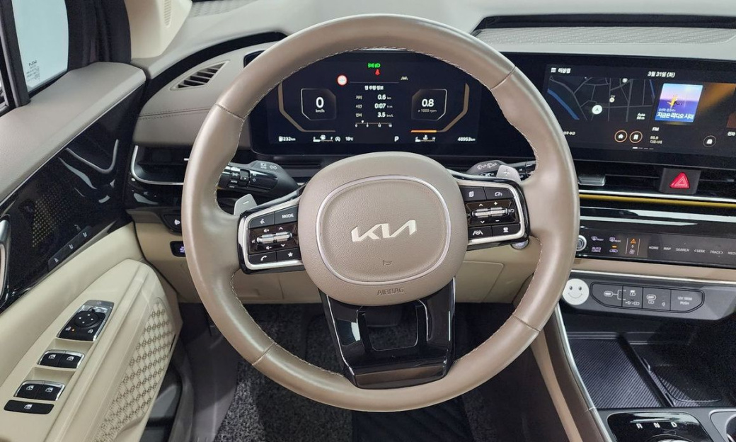 Kia Carnival 9-Seater Signature, 2024
