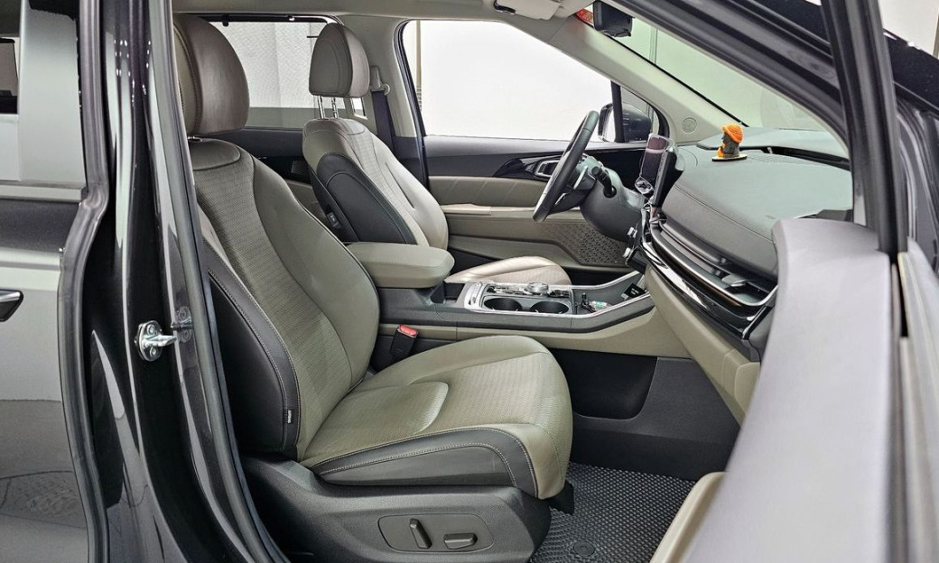 Kia Carnival 9-Seater Gravity, 2025