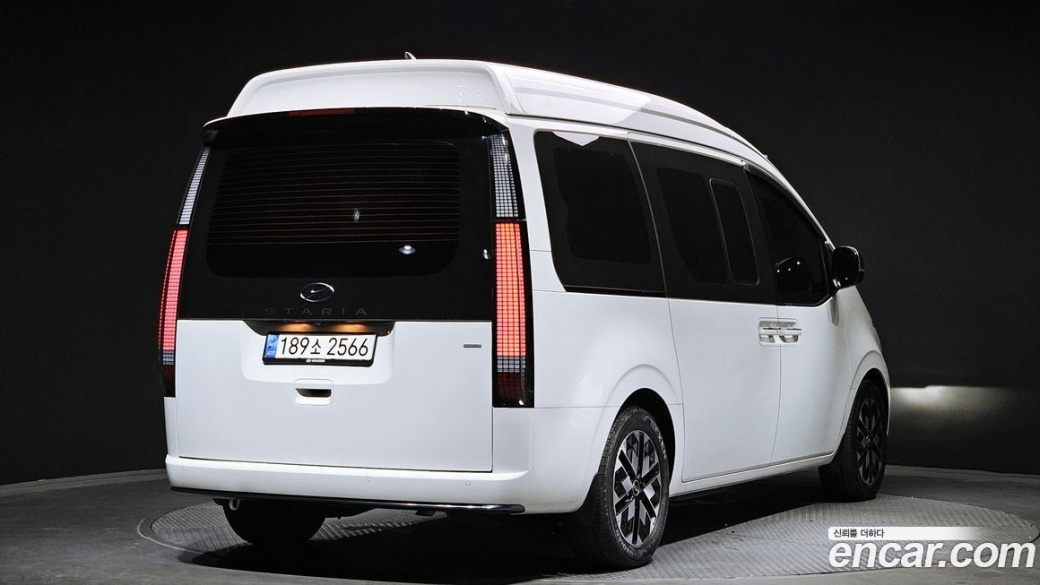 Hyundai Staria 4WD Lounge 7-Seater, 2023