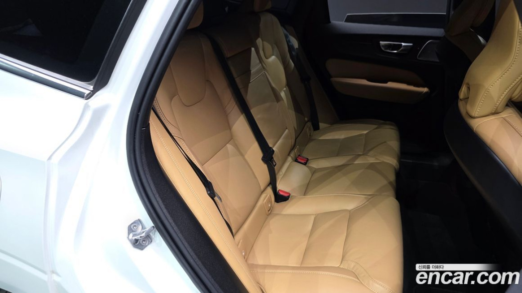Volvo XC60 B5 Inscription, 2022