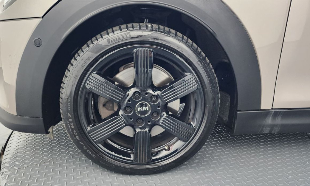 Mini Cooper Convertible Classic Launch Pack, 2023