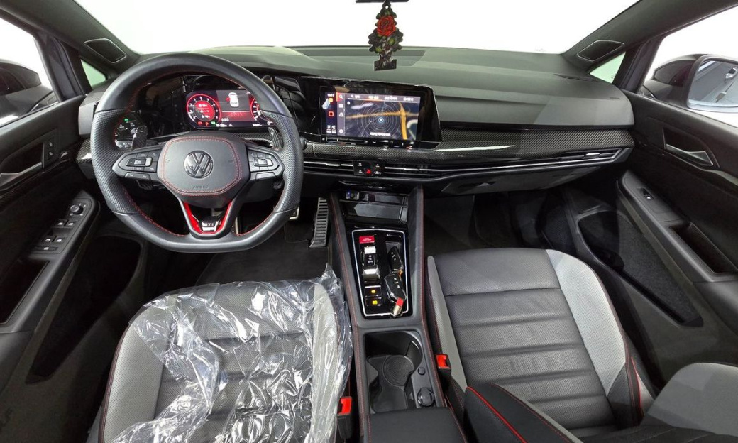 Volkswagen Golf 2.0 GTI, 2024