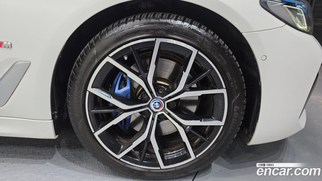 BMW 5-Series 530i M Sport Package, 2023