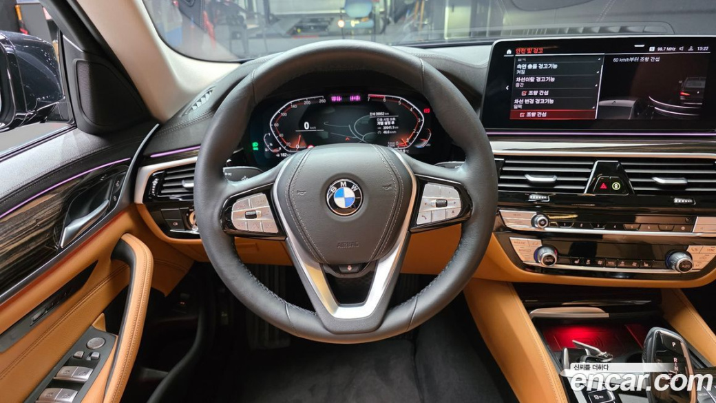 BMW 5-Series 520i Luxury, 2023